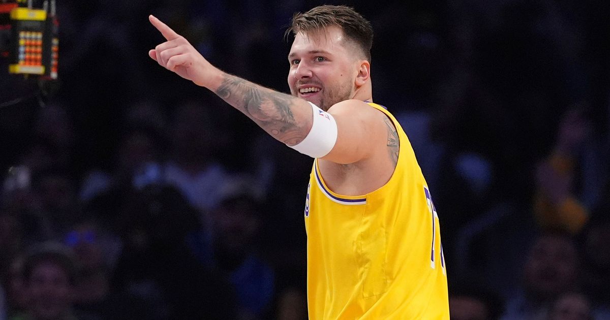 Luka Dončić od Lejkersa dobio rođendansko iznenađenje: Šmekerski gest za pamćenje