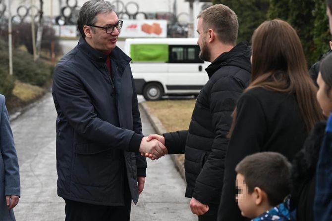 Aleksandar Vučić, obilazak firme Soko Skele