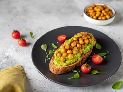 avokado tost sa leblebijama