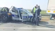 Stravičan snimak nesreće kod Inđije u kojoj je teško povređen policajac! "Volvo" i kola saobraćajne smrskani!