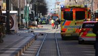Trči ulicom i vrišti, svuda okolo panika! Dramatičan snimak iz Nemačke nakon što se automobil zakucao u ljude