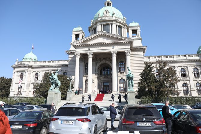 Dimna bomba, Skupština Srbije