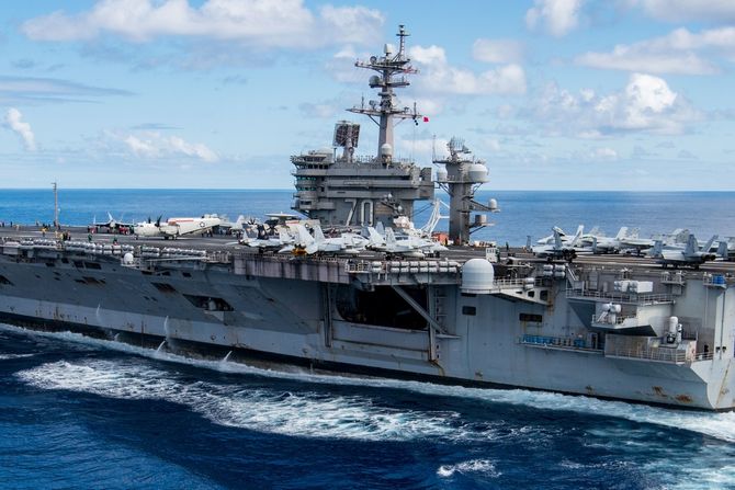 Nosač aviona USS Carl Vinson