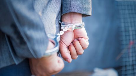 Biznismen hapšenje lisice