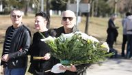 Futa stigao na sahranu Saše Popovića: Kad ga je videla, Suzana mu pala u zagrljaj! Emotivne scene na groblju