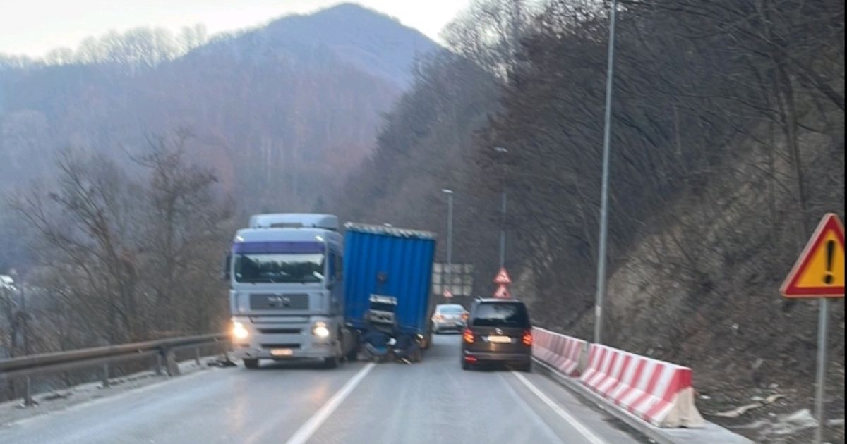 Užas kod Ovčar Banje! Otkačila se prikolica teretnjaka u pokretu: Ovo su rekli očevici