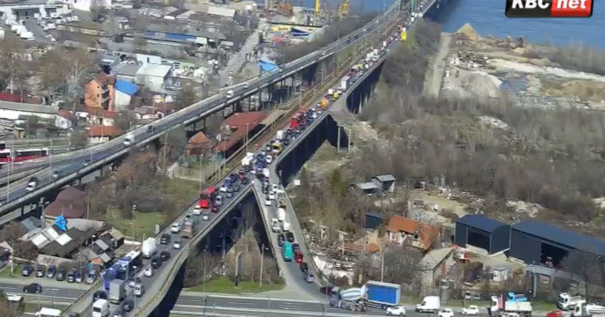 Pančevac kao pod opsadom! Kolaps i dalje traje: Vozila stoje satima, prilaz mostu potpuno blokiran