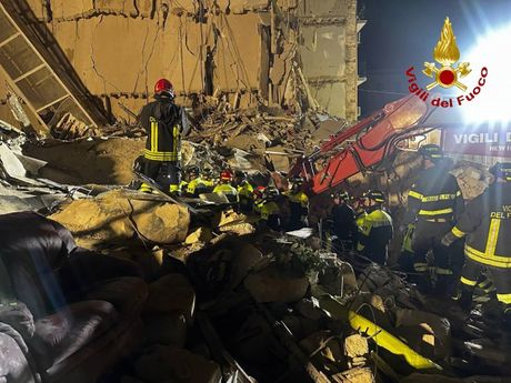 Bari srušila se zgrada spasavanje žene