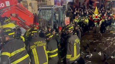 Bari srušila se zgrada spasavanje žene