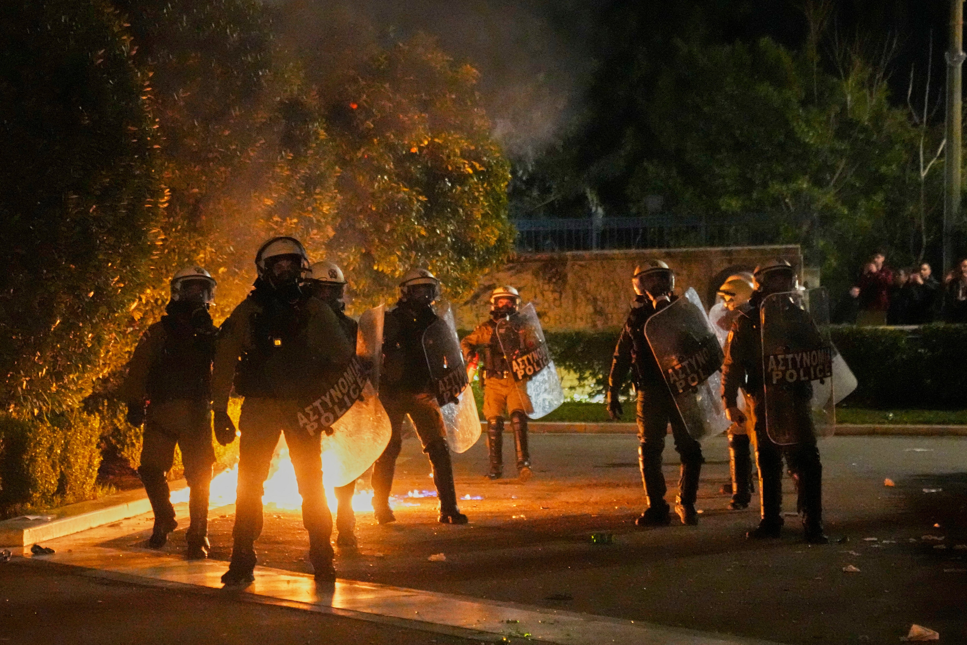 Migranti se tukli s policijom na severu Grčke: Povređeno 5 osoba, 17 uhapšeno