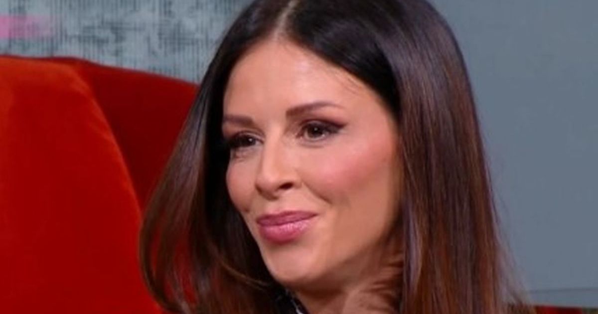 Sa stilom na roditeljski sastanak! Ana Sević pozira skockana i u vrtoglavim potpeticama, dok prolazi agoniju