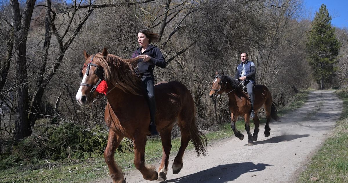 U ovom srpskom mestu danas su TERALI DEMONE: Muškarci jahali neosedlane konje da bi nam stiglo proleće