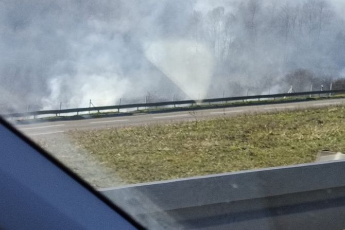 Pozar uz autoput ka mladenovcu