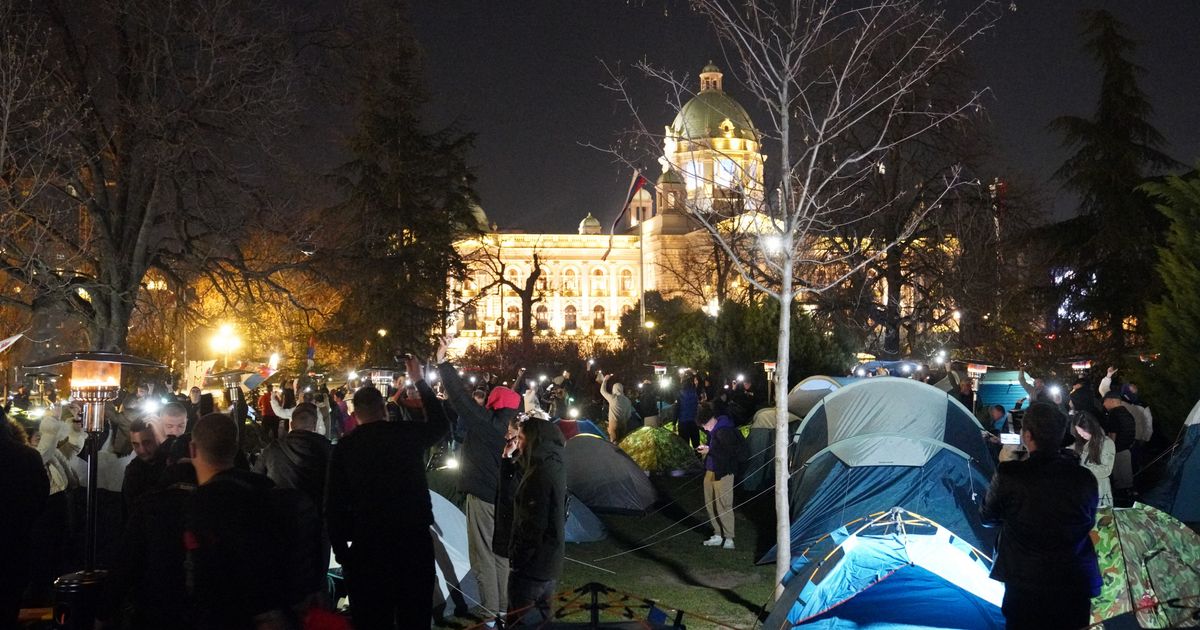 Studenti koji žele da uče osvetlili Pionirski park