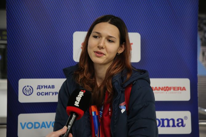 Angelina Topić, Doček na aerodromu Angelina Topić, Doček na aerodromu
