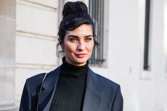 Tuba Buyukustun, Tuba Bukujstun Tuba Buyukustun, Tuba Bukujstun
