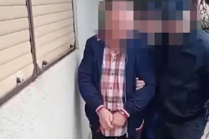 Hapšenje zaposlenog u predškolskoj ustanovi "Mladost" u Nišu Hapšenje zaposlenog u predškolskoj ustanovi "Mladost" u Nišu