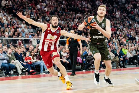 Nikola kalinić, KK Crvena Zvezda, KK Bajern Minhen Nikola kalinić, KK Crvena Zvezda, KK Bajern Minhen