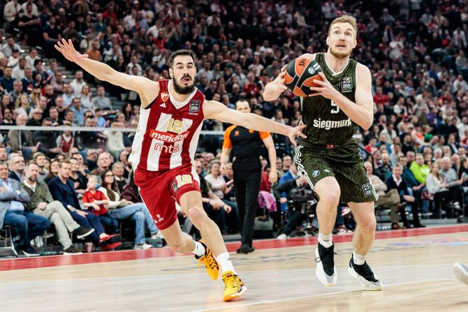 Nikola kalinić, KK Crvena Zvezda, KK Bajern Minhen Nikola kalinić, KK Crvena Zvezda, KK Bajern Minhen