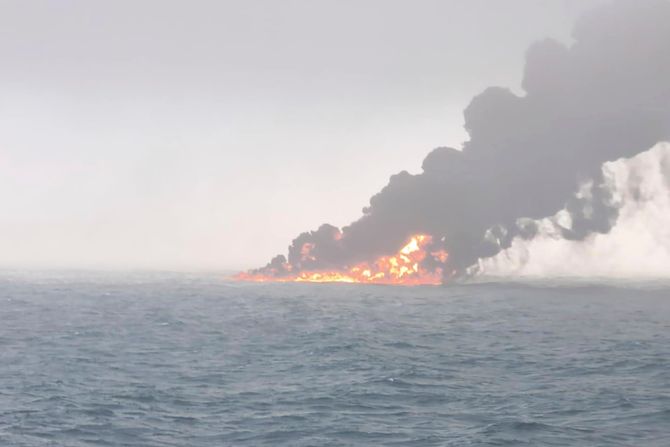 Severno more, tanker u plamenu, sudar brodova Severno more, tanker u plamenu, sudar brodova