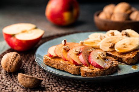 Tost voće i orašasti plodovi Tost voće i orašasti plodovi