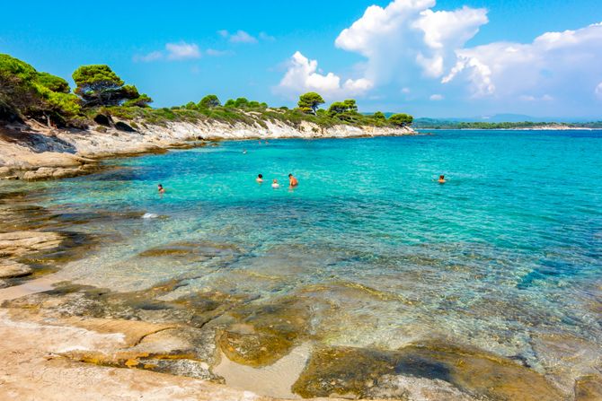 Vourvourou, Vurvuru, Grčka, leto 2025, leto 2025, plaža, more Vourvourou, Vurvuru, Grčka, leto 2025, leto 2025, plaža, more