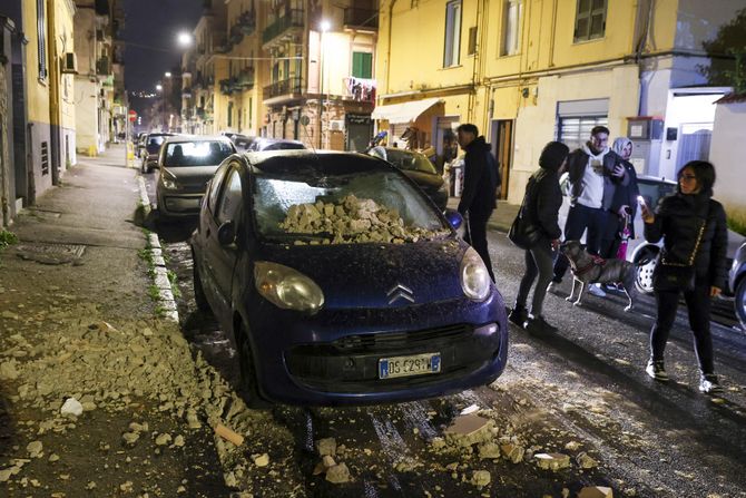 Italija Napulj zemljotres