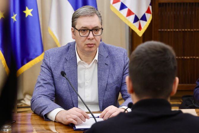 Vučić na sastanku sa studentima Vučić na sastanku sa studentima
