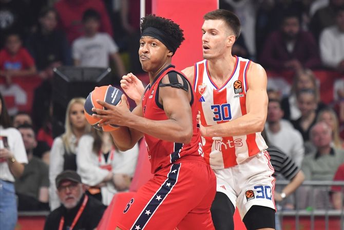 Zek Ledej i Filip Petrušev (KK Milano - KK Crvena zvezda) Zek Ledej i Filip Petrušev (KK Milano - KK Crvena zvezda)