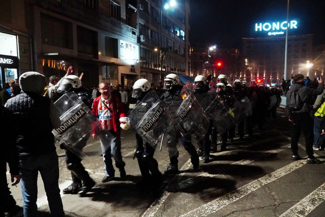 Beograd, protesti blokade 15.mart, Pionirski park, Skupština, policija Beograd, protesti blokade 15.mart, Pionirski park, Skupština, policija