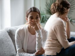 Majka, ćerka, svađa