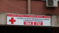 Pao je s kreveta! Ne, pretukao ga je bolničar! Muškarac iz Štipa teško povređen: Otac priča jedno, on drugo