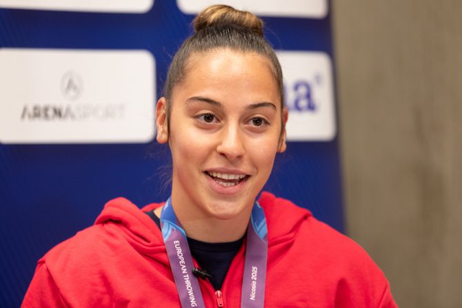 Adriana Vilagoš Adriana Vilagoš
