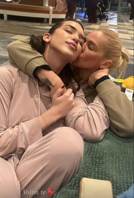 Nataša Bekvalac, Hana Ikodinović Nataša Bekvalac, Hana Ikodinović