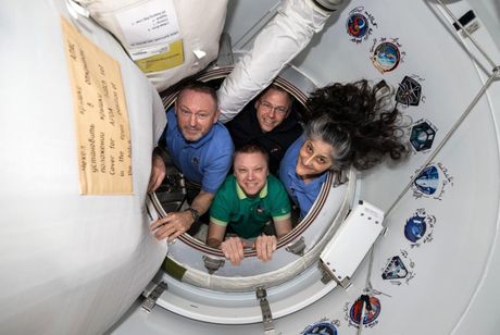 Astronauti se vraćaju na Zemlju Astronauti se vraćaju na Zemlju