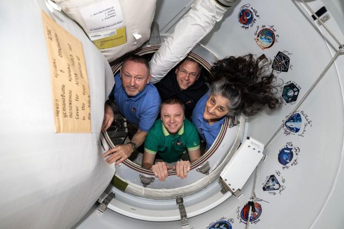 Astronauti se vraćaju na Zemlju Astronauti se vraćaju na Zemlju