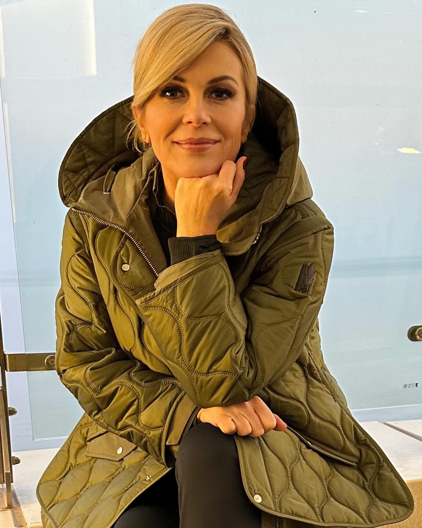 Svi gledaju figuru Kolinde Grabar Kitarović: Javila se sa magične lokacije, fanove bacila na kolena