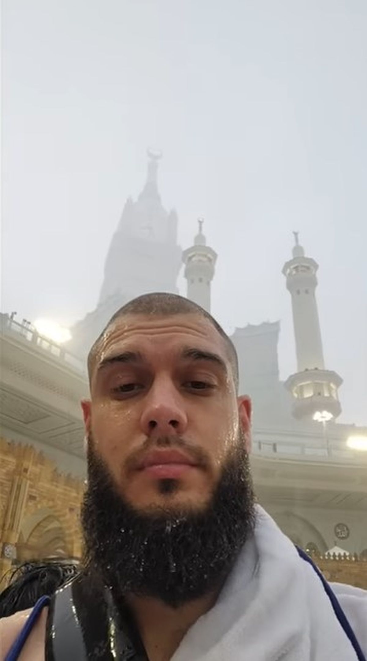 Dejan Dragojević primio islam, a ovako komentariše redove ispred Hrama: "Ljudi nisu svesni, koliko god da..."