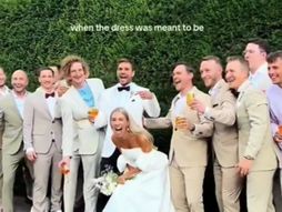 Mlada otvorila haljinu