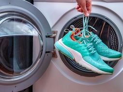 pranje patika u mašini, pranje patika, patike, veš mašina, pertle
