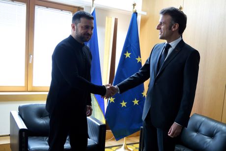 Volodimir Zelenski i Emanuel Makron Volodimir Zelenski i Emanuel Makron