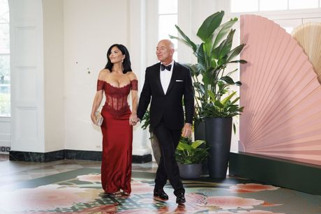 Jeff Bezos i Lauren Sanchez Jeff Bezos i Lauren Sanchez
