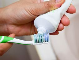 Stiskanje paste za zube, test ličnosti