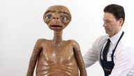Prodaje se E. T. vanzemaljac iz kultnog filma: Visok je 91 centimetar, a pašćete sa stolice kad čujete cenu