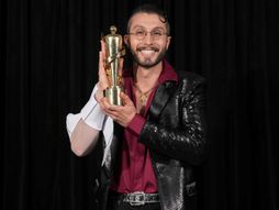 bbno$, WC šolja stajling