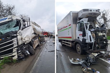 Teška saobraćajna nezgoda pre semafora u Rakovcu