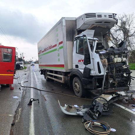 Teška saobraćajna nezgoda pre semafora u Rakovcu
