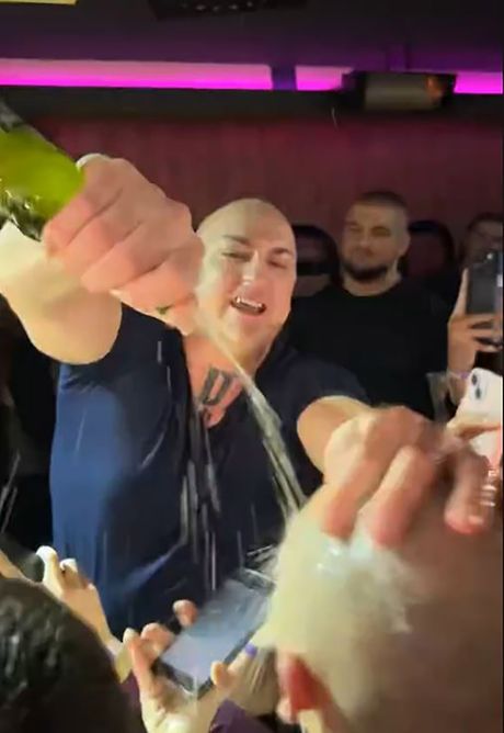 Dragomir Despić Desingerica ispolivao fana Dragomir Despić Desingerica ispolivao fana