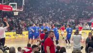 Igrači Efesa izašli u Arenu, a onda je zagrmelo: “Svaki Turčin zna…”