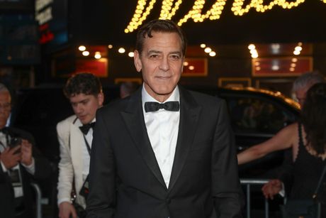 Džordž Kluni Džordž Kluni